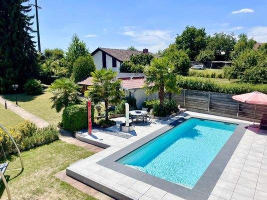 Pool natürlich mit Solar-Dusche