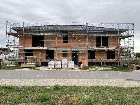 Die Ansicht zur Straße: Ihr neues Zuhause (Baufortschritt 25.09.2025)