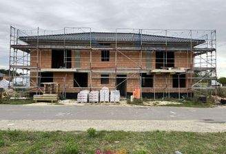 Die Ansicht zur Straße: Ihr neues Zuhause (Baufortschritt 25.09.2025)