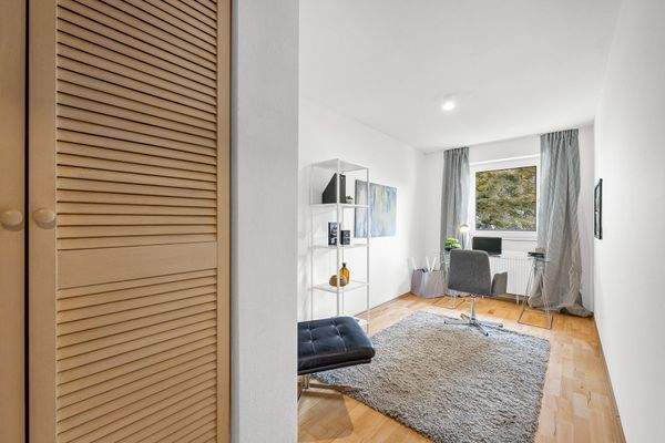 Arbeits- oder Kinderzimmer