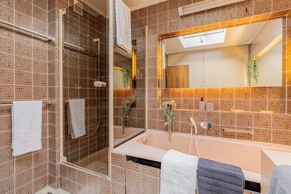 Retro-Tageslichtbadezimmer