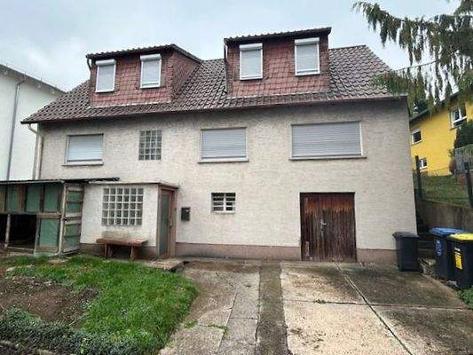 Straßenseite / Vorderansicht / Südseite