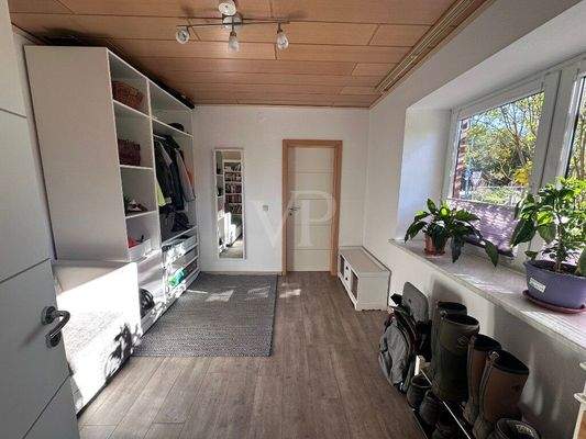 Garderobenzimmer im EG