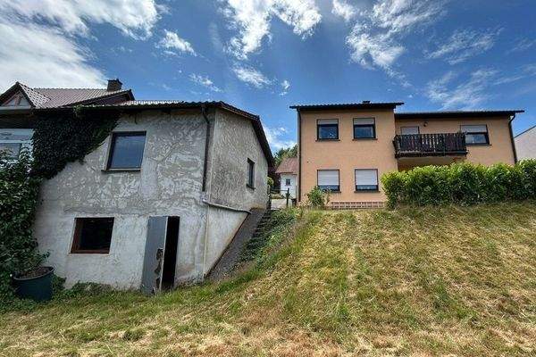 Rückansicht mit Garage