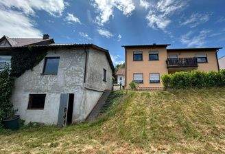 Rückansicht mit Garage