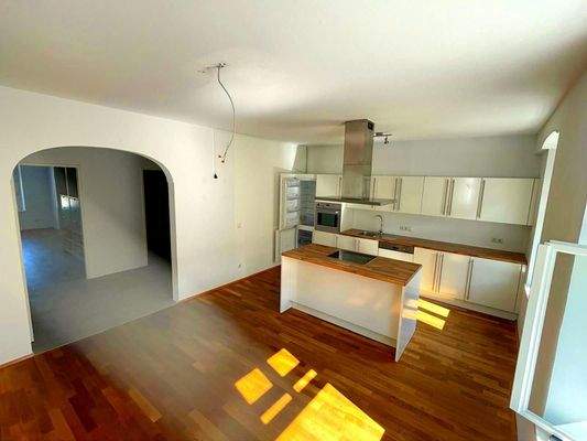 Küche mit Kochinsel