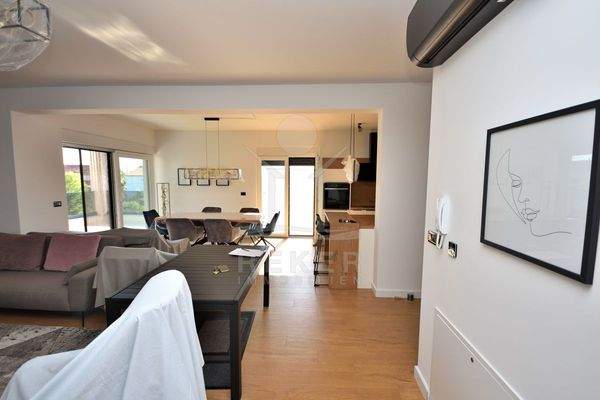 Voll möbliertes Penthouse mit Meerblick