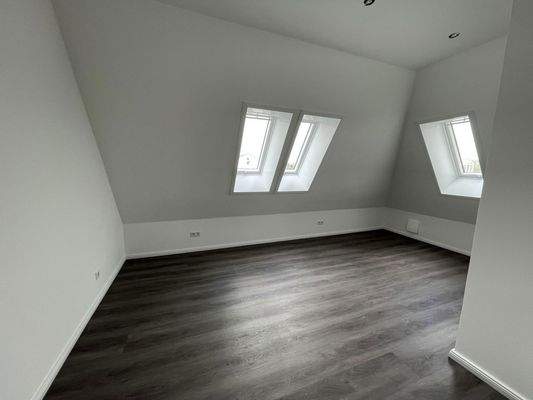 Schlaf-/ Kinderzimmer / Büro 