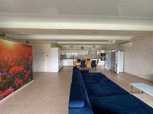 Wohnen+Essen auf großer Fläche