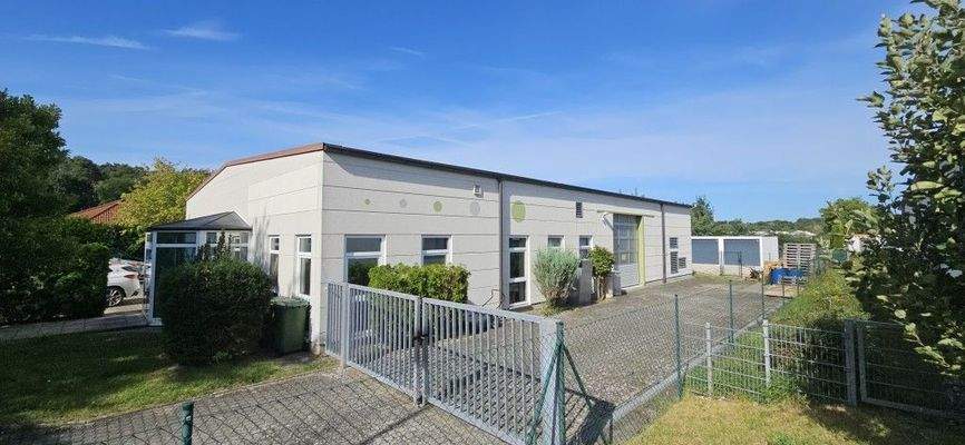 Ostseite mit Anlieferung