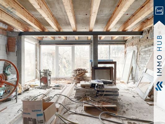 Wohnzimmer mit großer Fensterfront