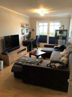 1464 Wohnzimmer mit Terrassenzugang