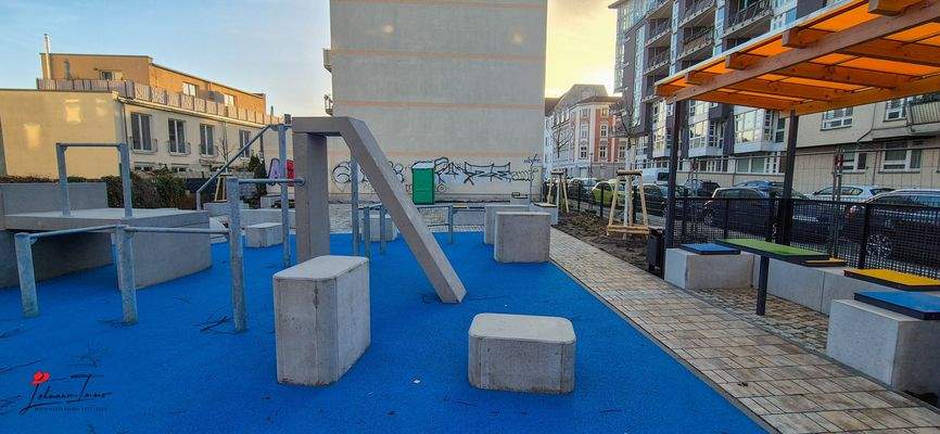 Sportpark direkt gegenüber