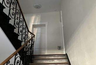 Treppenhaus mit Eingang 