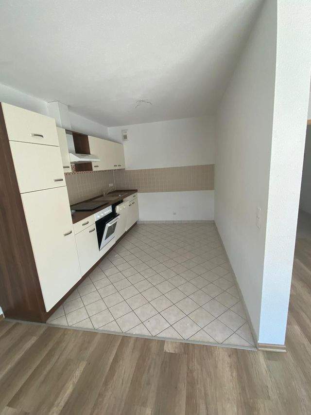 Sehr schön gelegene 1,5 Zimmer Wohnung mit großem Balkon und Einbauküche Zwickau zu vermieten - Photo 3