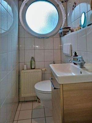 Gäste-WC mit Tageslicht