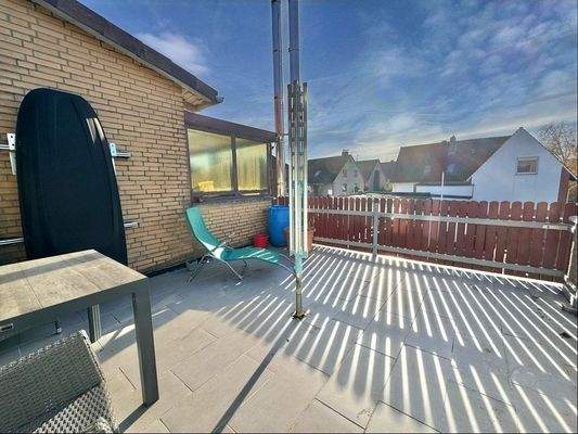 ... zur Dachterrasse und ...