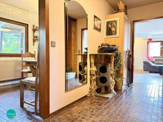 Vorraum mit Küche und Wohnzimmer