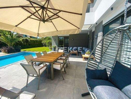 Detached Villa with Pool in Çeşme İzmir Close to Ilıca Beach