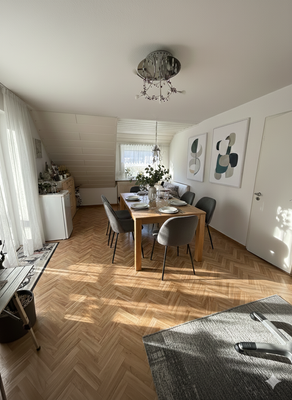 Esszimmer - Einrichtungsbeispiel (KI-generiert)