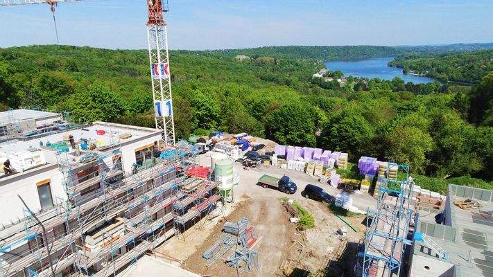 Drohnenaufnahme zwischen Haus 2 und 3