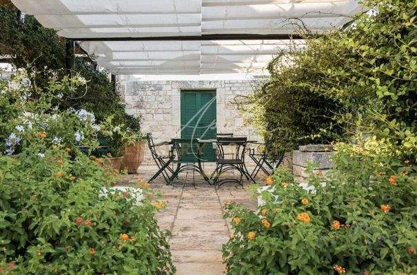 Ostuni – herrliches Areal mit Trulli und Pool