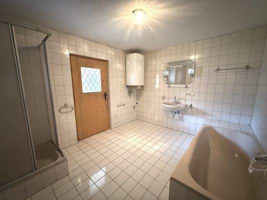 Badezimmer/Nebeneingang