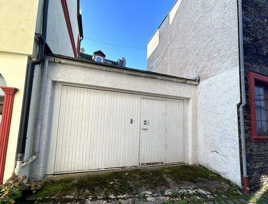 Garage von zweiter Straße hinter dem Haus 