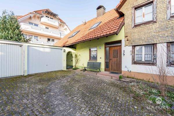 Eingang, Hof, Garage