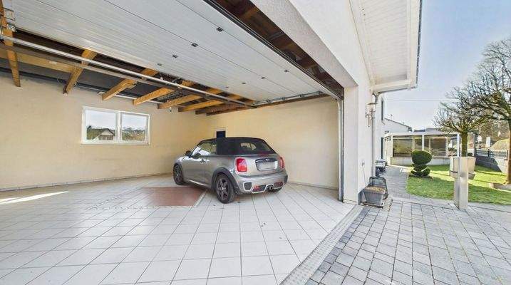 Doppelgarage EG - KI aufgeräumt