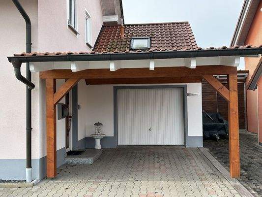 Stellplatz und Garage