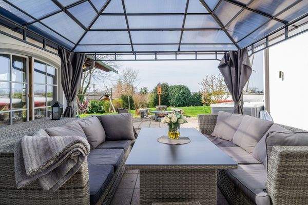 Terrasse beim Wohnzimmer