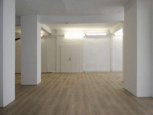 Blick zum Seiteneingang