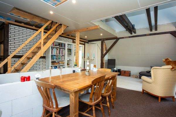 Treppe ins Loft im Dachgeschoss