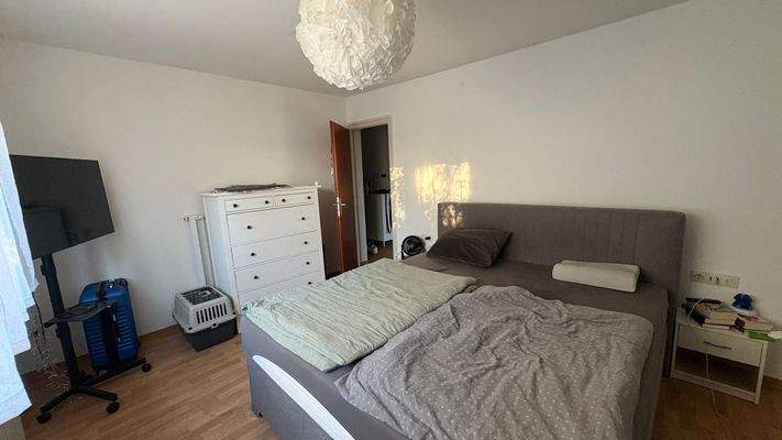 Schlafzimmer mit Doppelbett