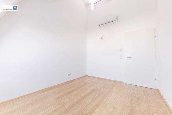 Zimmer 2 (ca. 11,40 m²)