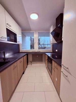 Neue Küche mit Ausstattung