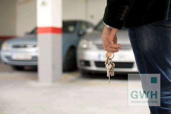 Abbildung einer Tiefgarage mit geparkten Autos