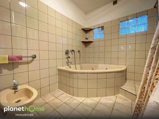 Badezimmer mit WC im EG