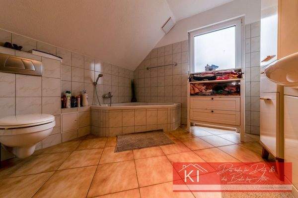 OG Badezimmer WC/Wanne