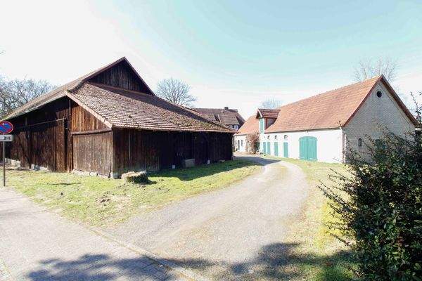 2te Einfahrt mit Rückansicht der Scheune