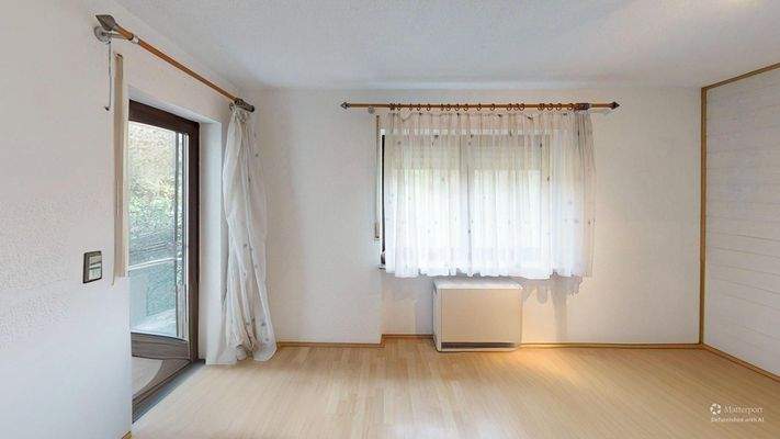 Schlossweg-5-Bedroom-Defurnished 4