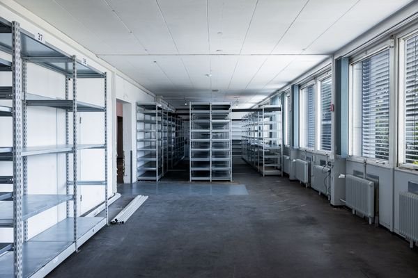 Große Arbeits-/Lagerfläche (südseite) - EG