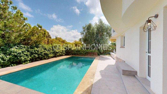 5 Bedroom House with Garden and Jacuzzi in Orihuela Costa