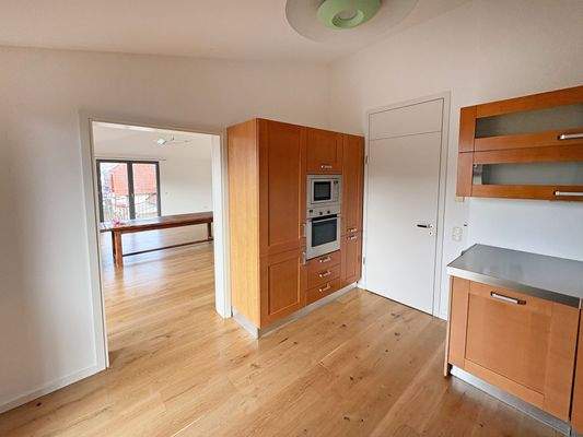 mit allen Elektrogeräten ausgestattet