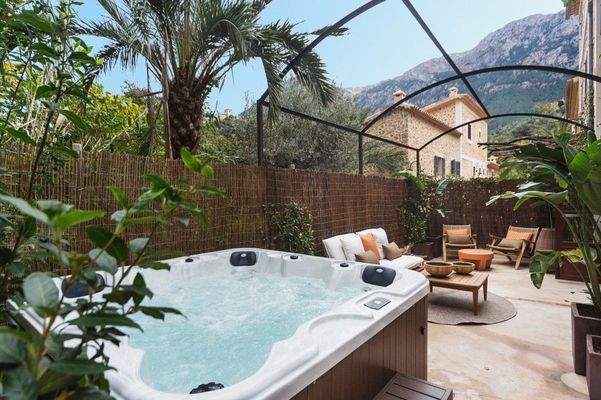 Dorfhaus mit Bergblick zum Verkauf in Deiya, Mallorca