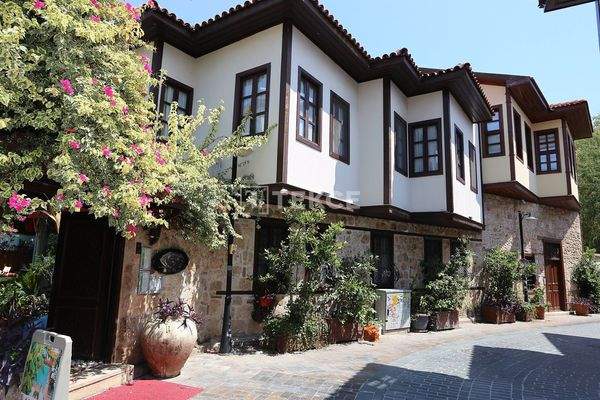 House 400 m from the Beach in Antalya Kaleiçi