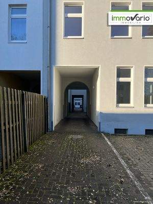 Durchfahrt/Durchgang zur Straße