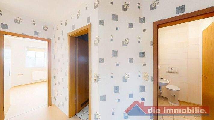 Flur mit Zugang zu den hinteren Räumen