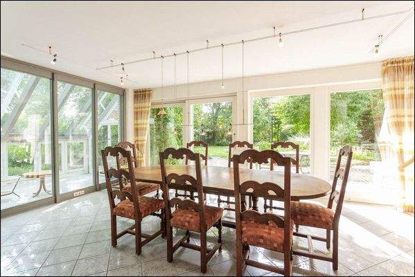 Das Essen wird zu einem besonderen Erlebnis -  im tollen Ambiente mit Blick in den Garten